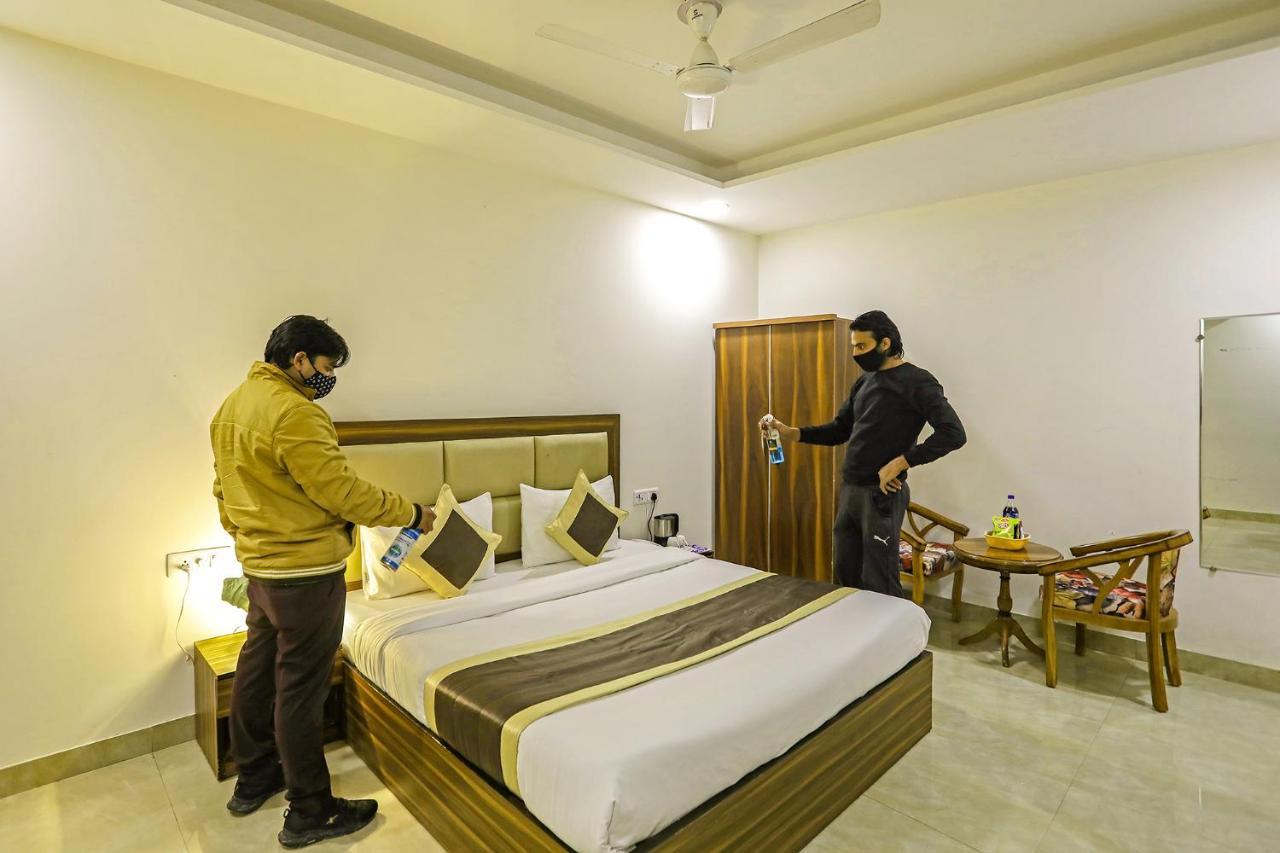 Fabhotel White House Bnb - Nr Yashobhoomi Convention Centre Delhi  Exterior foto