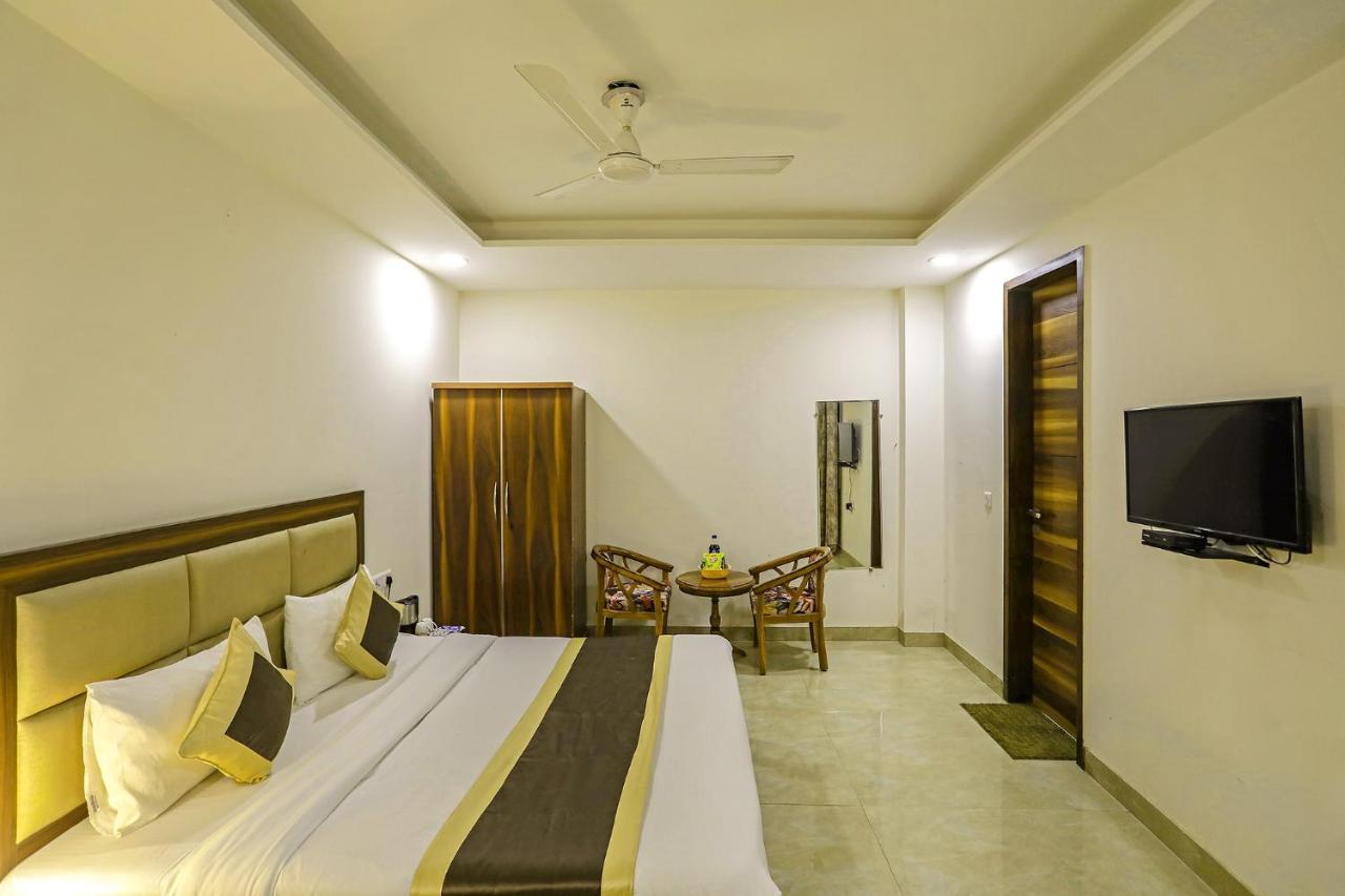 Fabhotel White House Bnb - Nr Yashobhoomi Convention Centre Delhi  Exterior foto