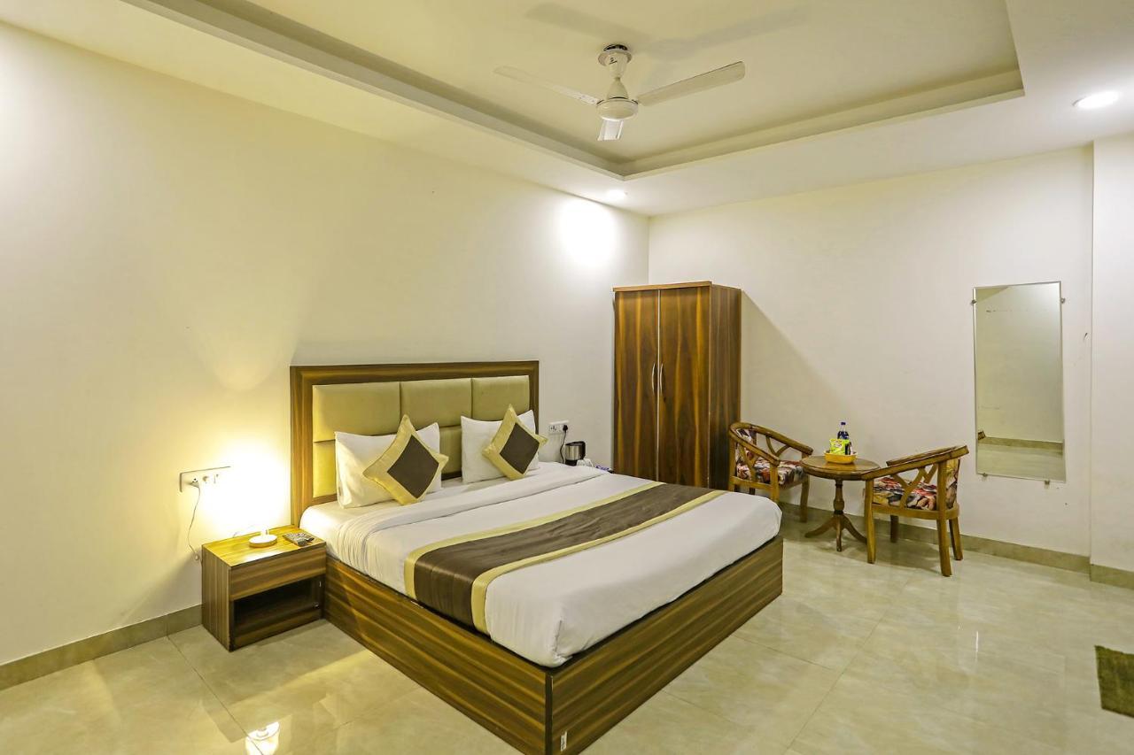 Fabhotel White House Bnb - Nr Yashobhoomi Convention Centre Delhi  Exterior foto