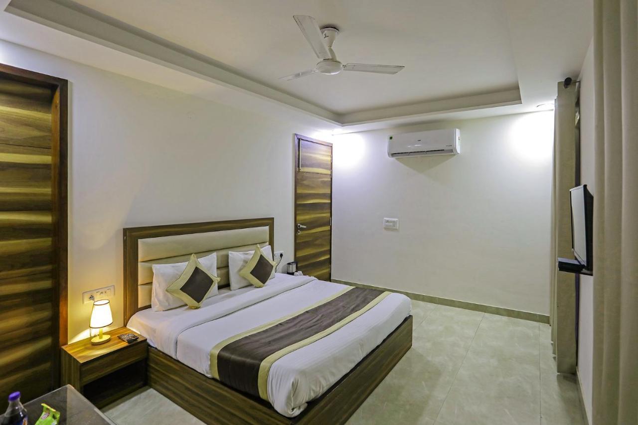 Fabhotel White House Bnb - Nr Yashobhoomi Convention Centre Delhi  Exterior foto
