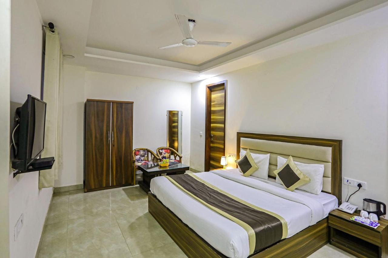 Fabhotel White House Bnb - Nr Yashobhoomi Convention Centre Delhi  Exterior foto