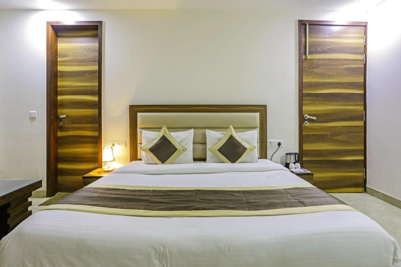 Fabhotel White House Bnb - Nr Yashobhoomi Convention Centre Delhi  Exterior foto